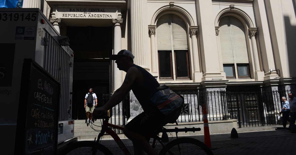 Qué pasa con las deudas incobrables: los bancos dieron de baja 143 mil préstamos "irrecuperables" por la morosidad récord