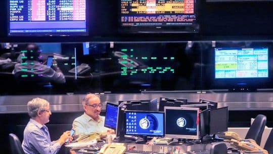 El riesgo país rozó los 420 puntos y el Merval cayó 3,1%